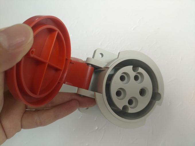 Artículo zócalo industrial de 16 amperios,